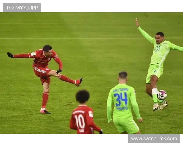 莱万多夫斯基与拉菲尼亚联手发力，锋线组合成球队新亮点